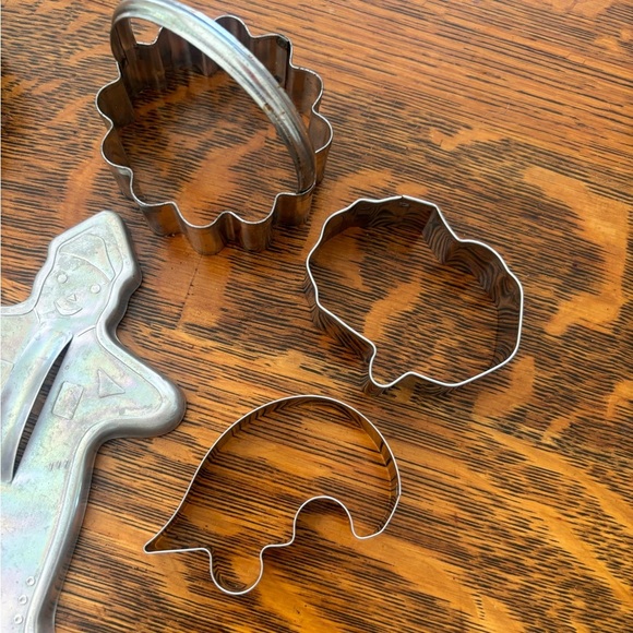 Vintage Metal Cookie Cutters Set - Picture 4 of 7